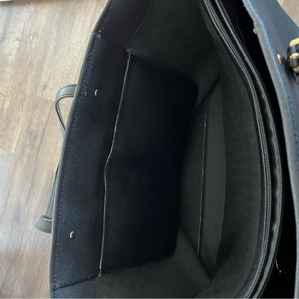 Michael Kors Computer Bag - Picture 4 of 7